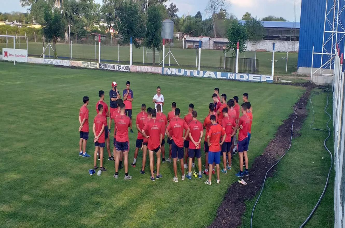 Con River en el horizonte, Chitero puso en marcha su ciclo como DT del Depro