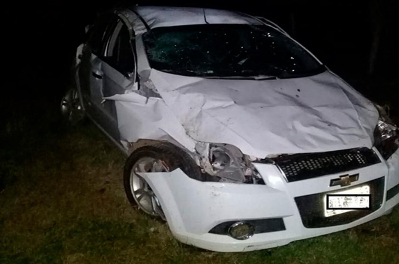 A raíz del impacto, el conductor del Chevrolet Aveo falleció en el lugar del accidente.