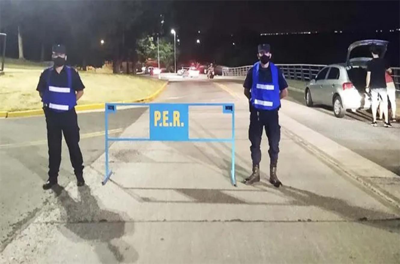 De 00 a 6, de lunes a domingo inclusive, están restringida la circulación de personas en toda la provincia (Imagen de archivo).