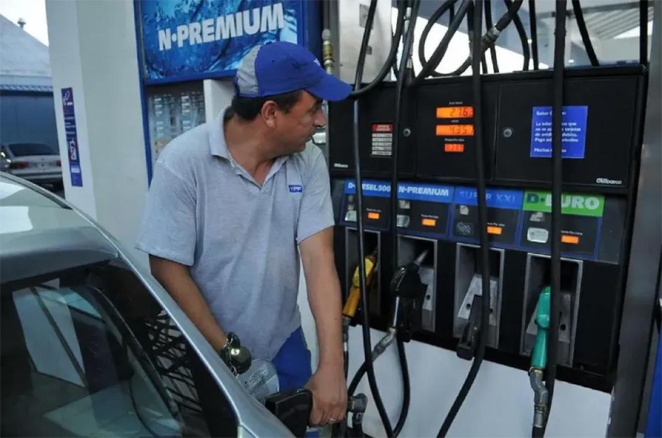 El gobierno comenzó a aplicar a partir del jueves pasado un aumento gradual de los impuestos a los combustibles. Se esperan más aumentos para febrero y mayo.