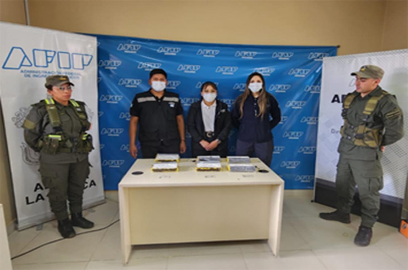 Las tres tenían los panes de cocaína debajo de su ropa. También llevaban 777.000 pesos en efectivo.