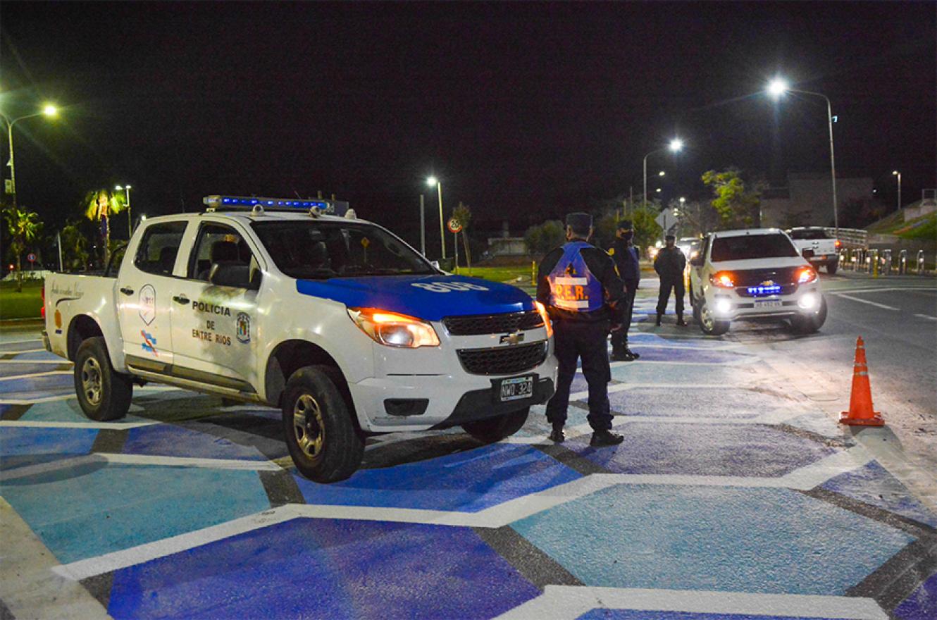 La Policía de Entre Ríos desplegó operativos de control en todas las jurisdicciones de la provincia, incluyendo rutas, caminos rurales y puestos camineros limítrofes.
