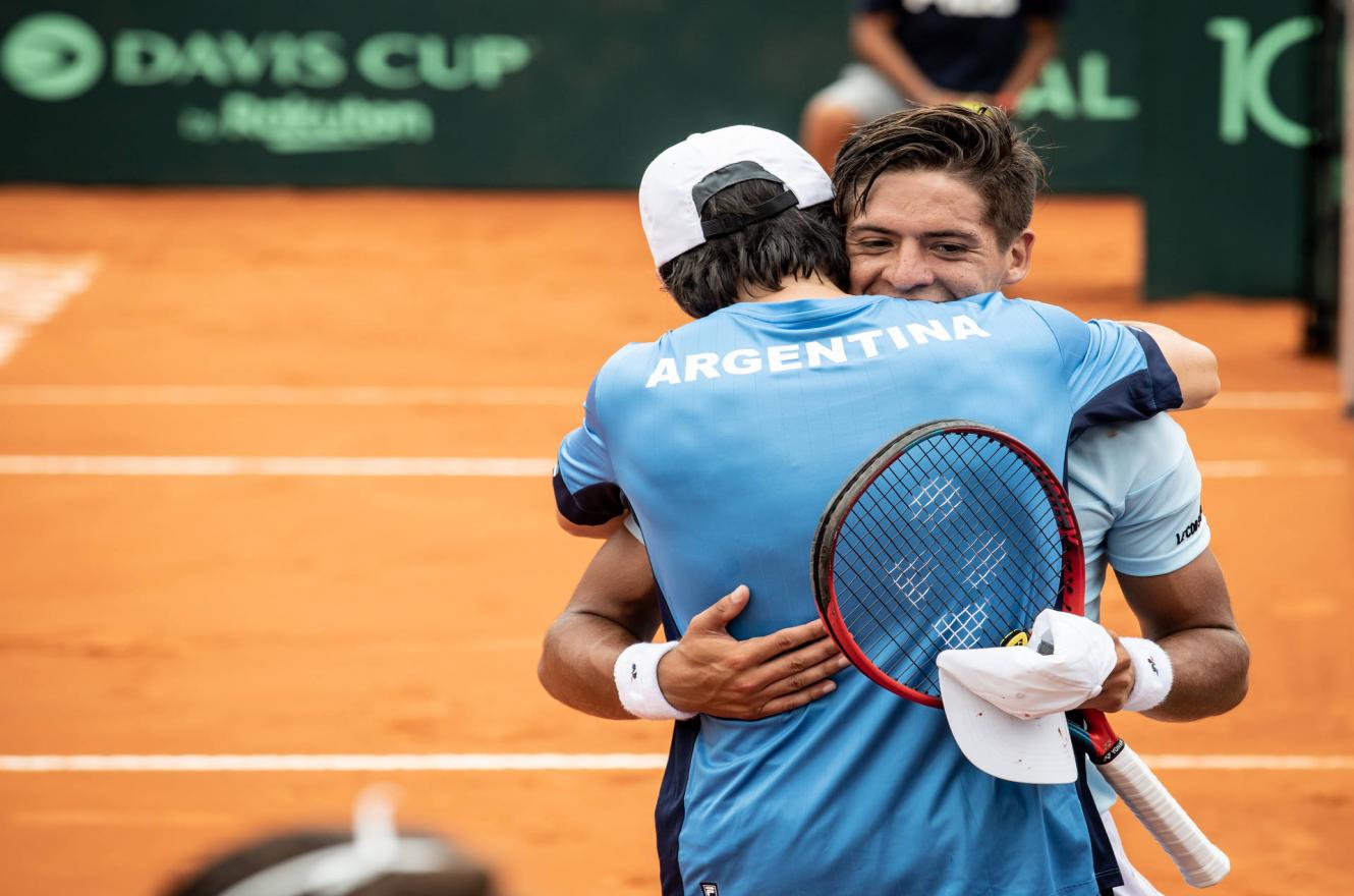 Copa Davis: Báez y Schwartzman no fallaron y dejaron a la Argentina match point