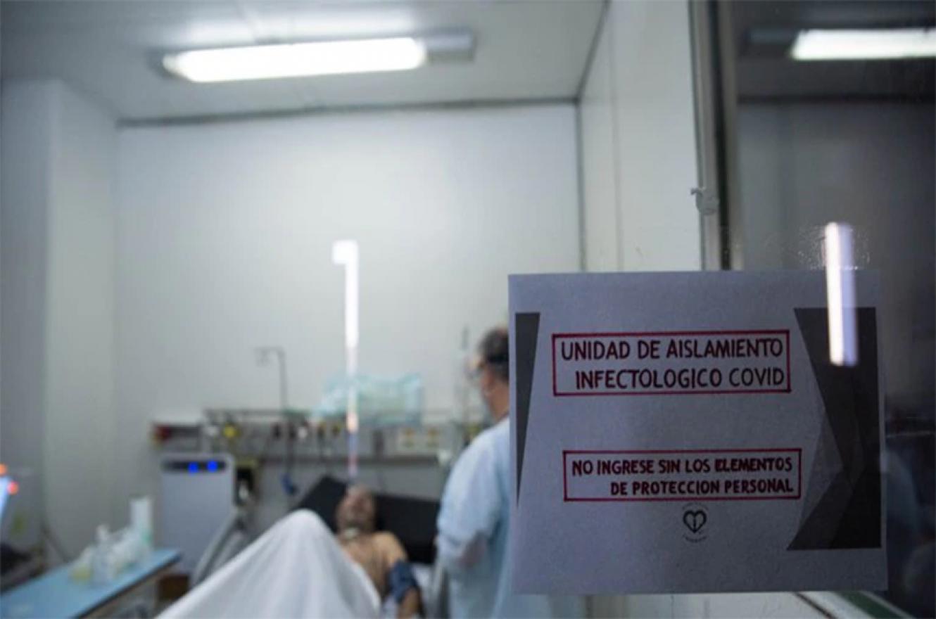 El Ministerio de Salud de la Nación informó que, en las últimas 24 horas, se registraron 215 muertes y 14.034 nuevos contagios de coronavirus. Con estos datos, el total de casos desde el inicio de la pandemia asciende a 4.526.473 y las víctimas fatales son 95.594.