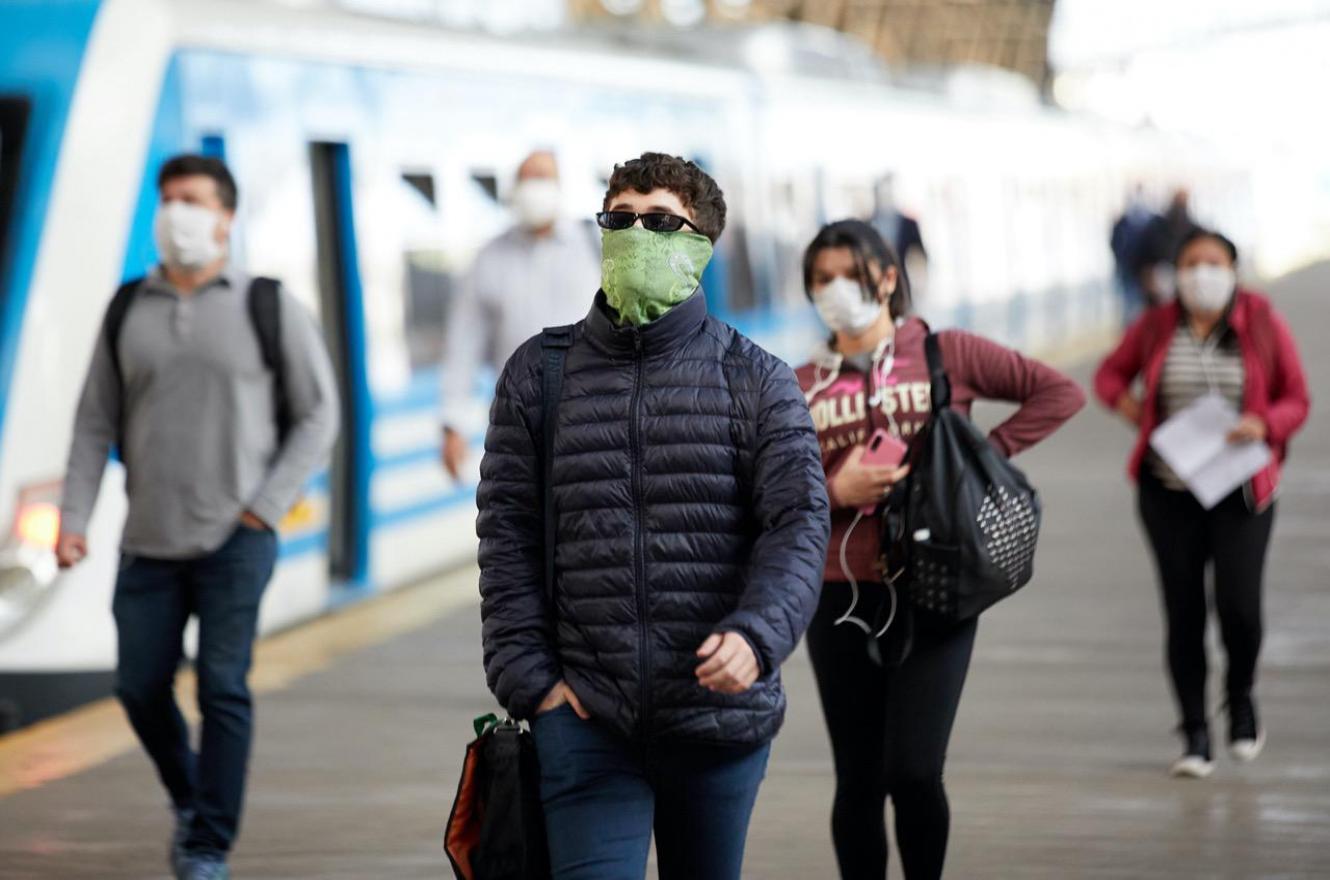 coronavirus barbijos tren