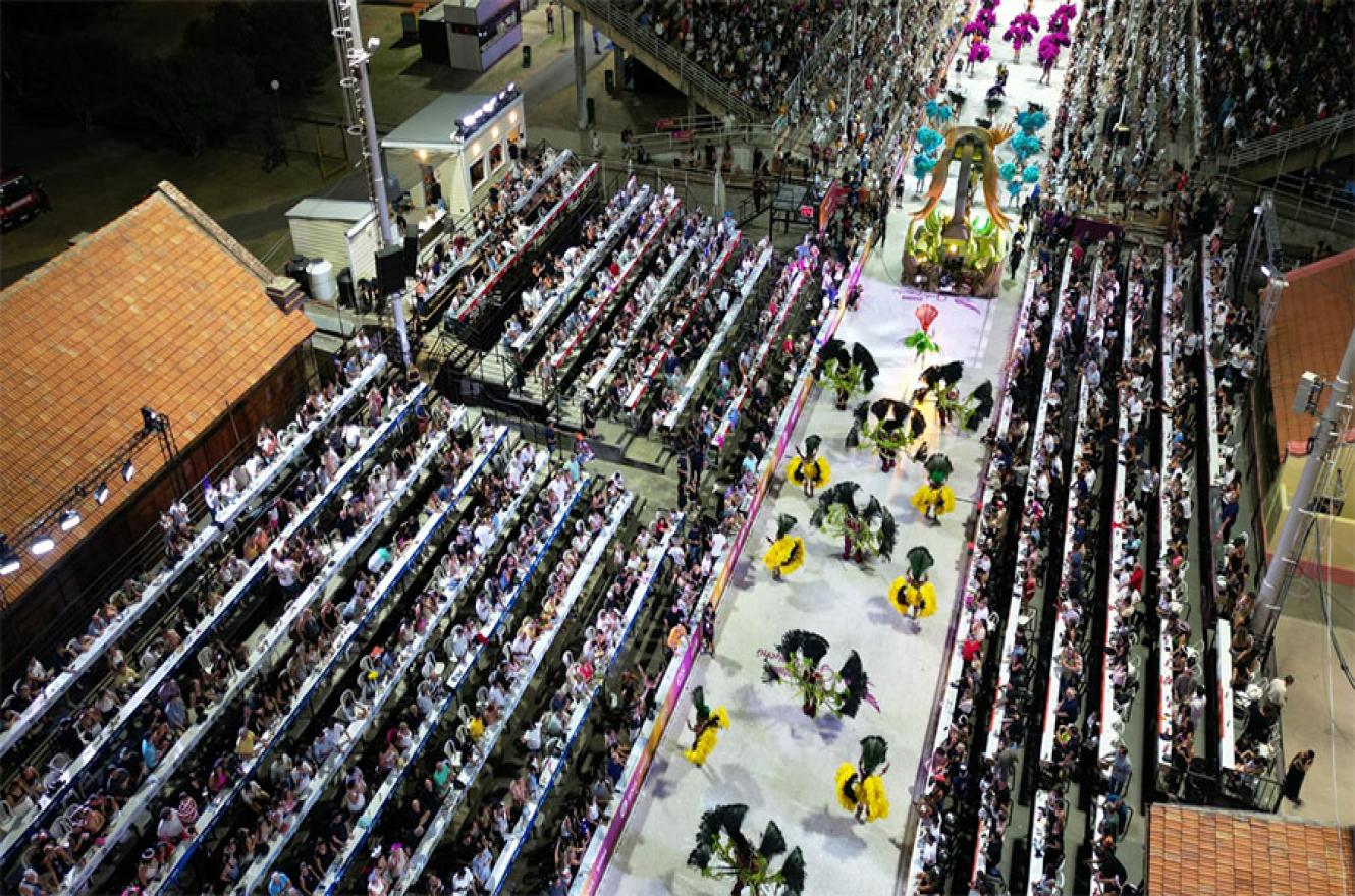 Imagen aérea del Carnaval del País edición 2025 en el Corsódromo de Gualeguaychú.