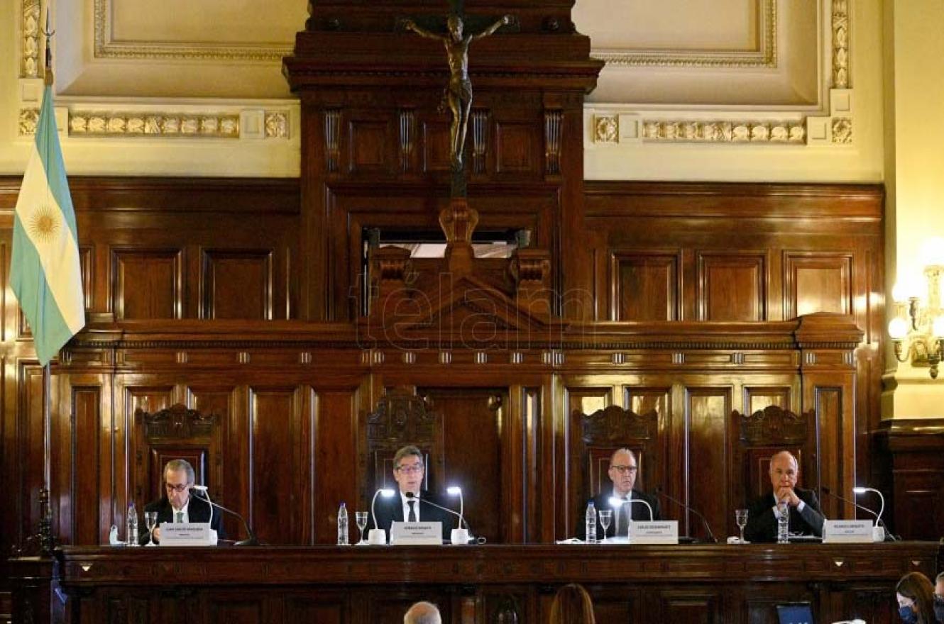 La actual Corte Suprema está integrada por cuatro miembros.