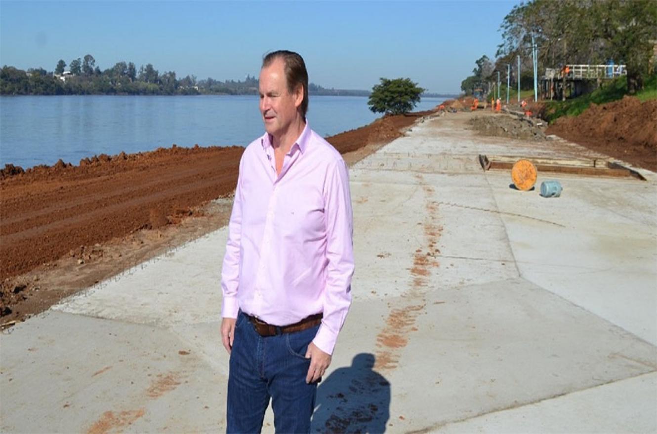 Bordet recorrió la construcción de la Costanera Nebel de Concordia que registra un 50 por ciento de avance.