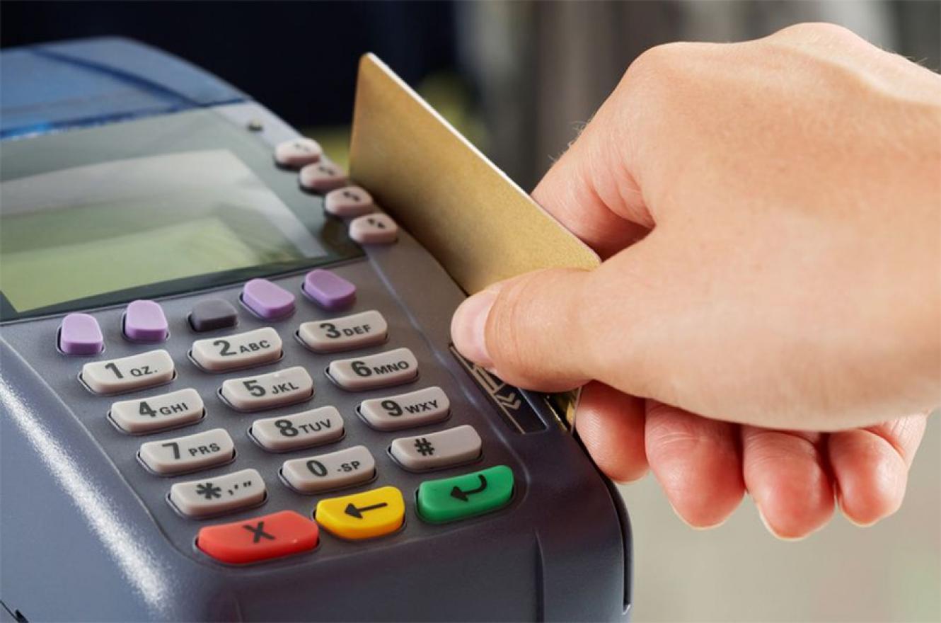 Por la alta morosidad, los bancos prefieren ser más conservadores con los créditos y hubo una actualización de los límites de gastos menor que la inflación.