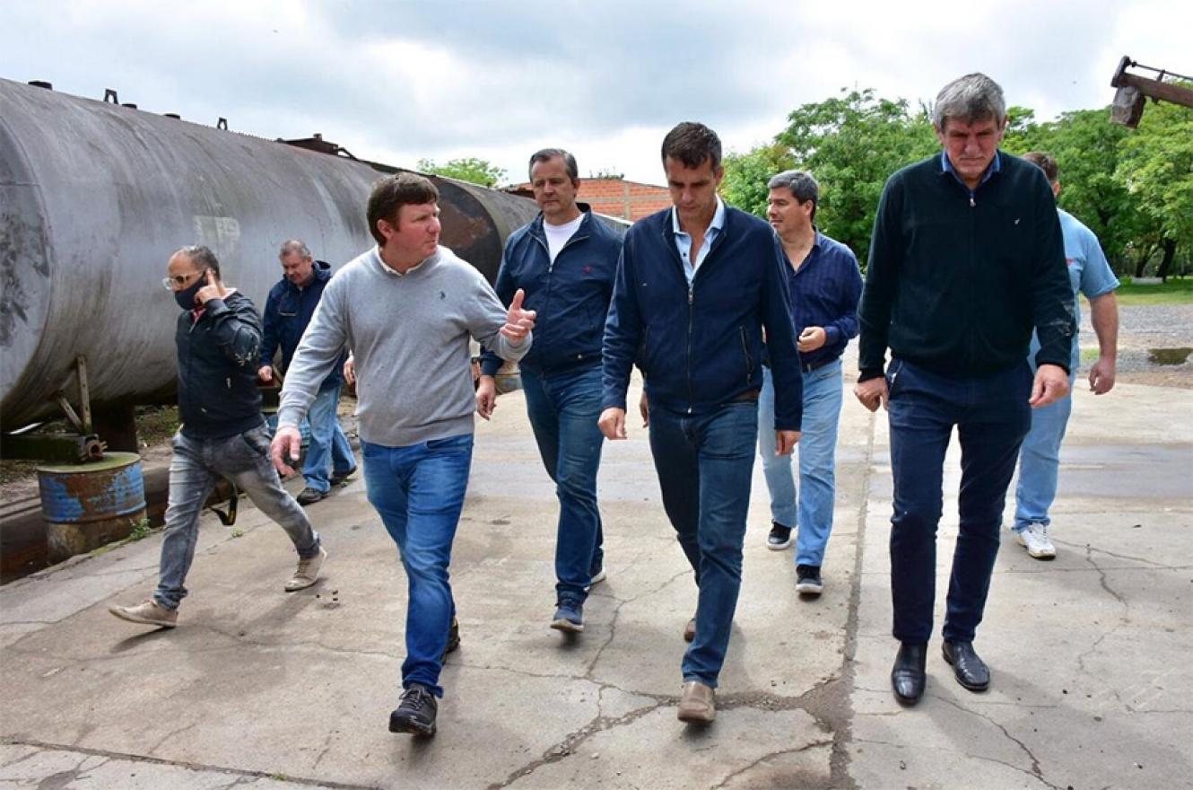 Enrique Cresto visito hoy emprendimientos productivos en Aldea Santa Rosa y destacó las cadenas de valor de la provincia en materia productiva e industrial.