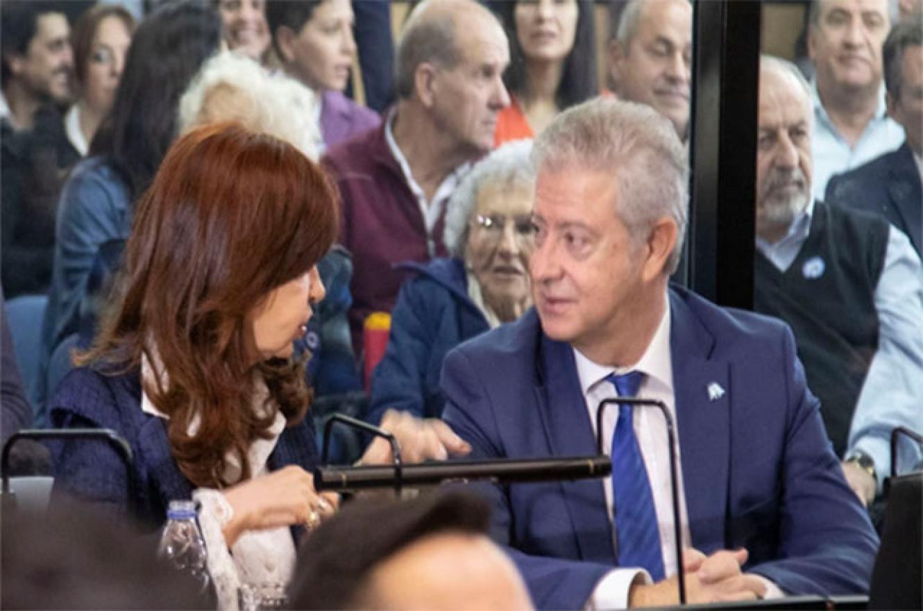 Cristina Fernández con su abogado Carlos Beraldi en la primera audiencia del juicio el 21 de mayo. 