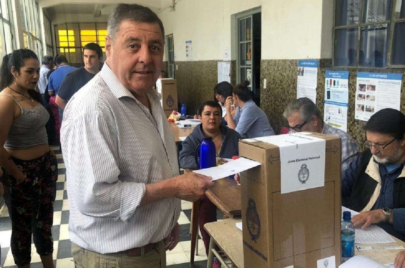 Alfredo De Ángeli votando