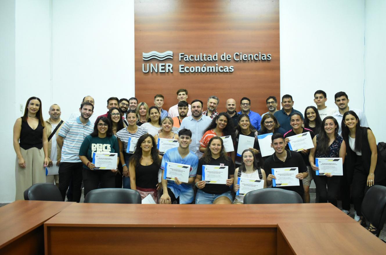 La secretaría de Deportes acompañó entrega de certificados en la UNER
