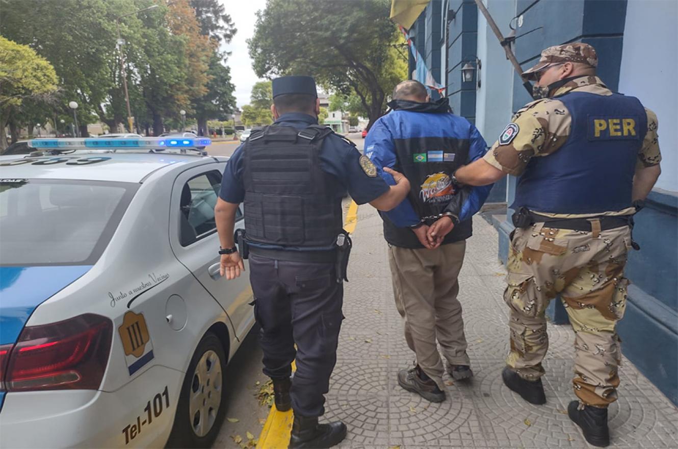 La detención se produjo en la Provincia de Buenos Aires. Se trata de una persona de Gualeguaychú que se encontraba con pedido de captura por el delito de abigeato.