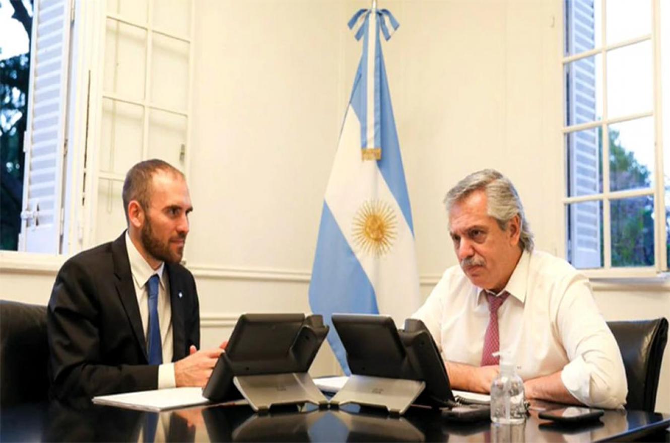Fotografía de archivo del ministro de Economía Martín Guzmán junto al presidente Alberto Fernández.