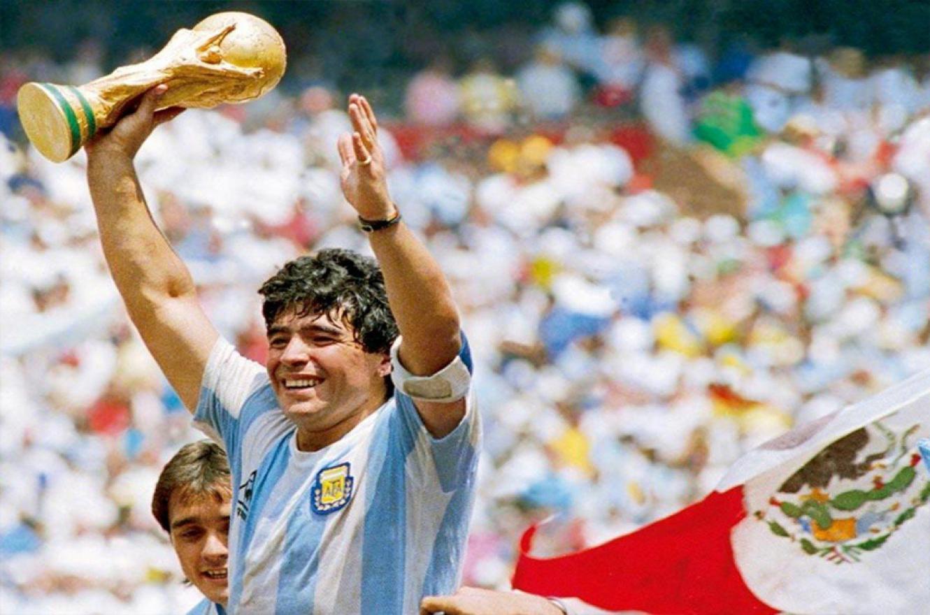 Erigirán una estatua de Maradona en el aeropuerto de Ezeiza