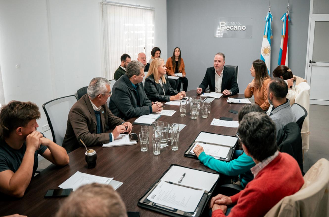 El nuevo directorio del Instituto Becario repasó el programa de becas.