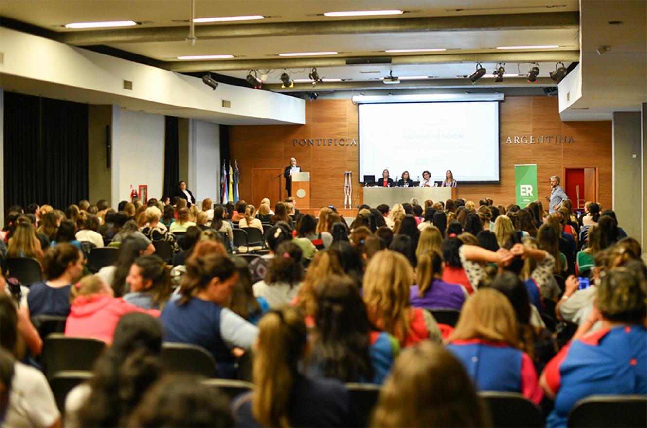 La capacitación alcanzó 7.000 docentes y 650 directivos de toda la provincia, con un enfoque especial en la evaluación y la articulación de los distintos niveles educativos.