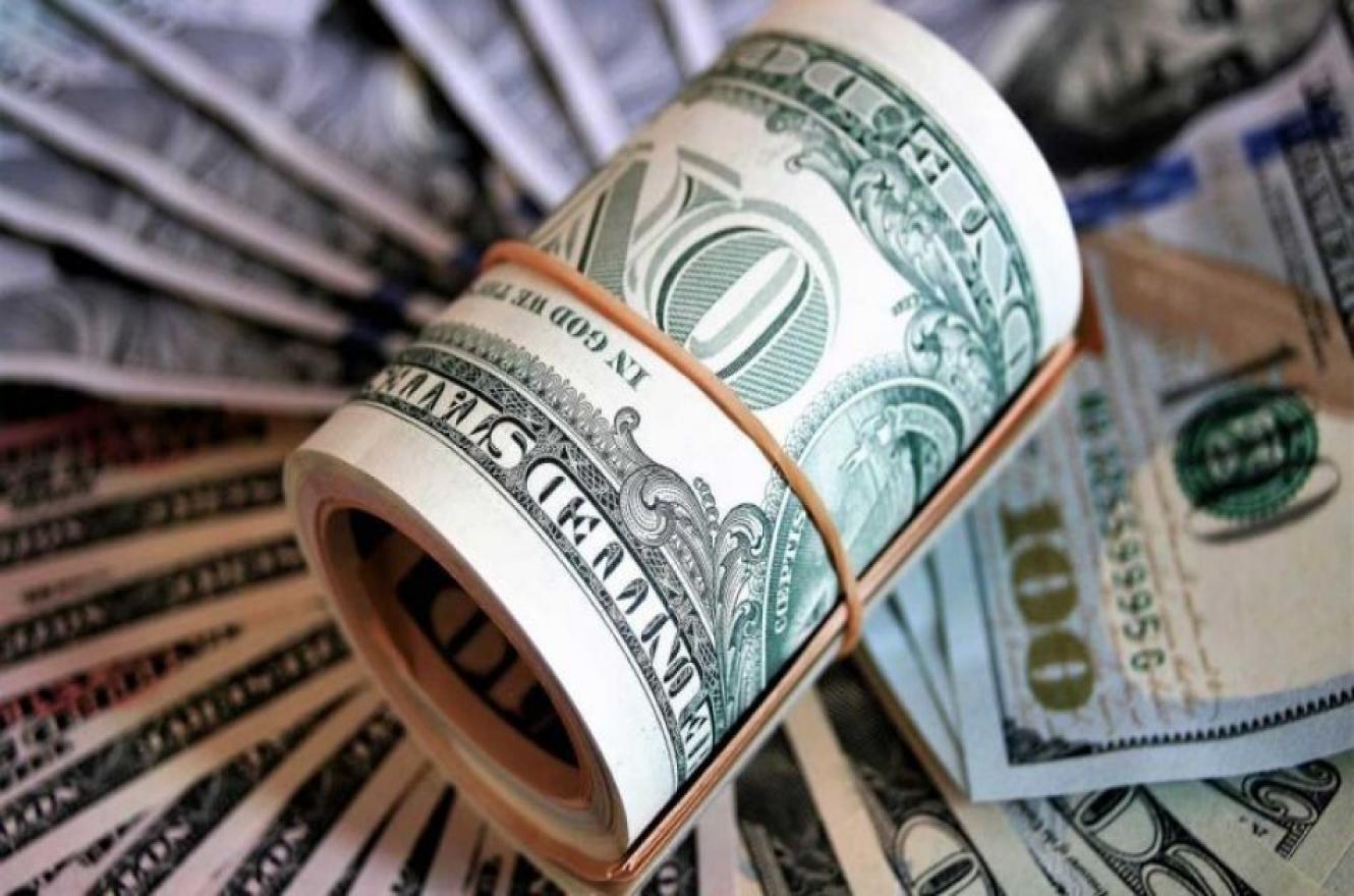 El dólar blue alcanzó los $211 y llegó a otro récord