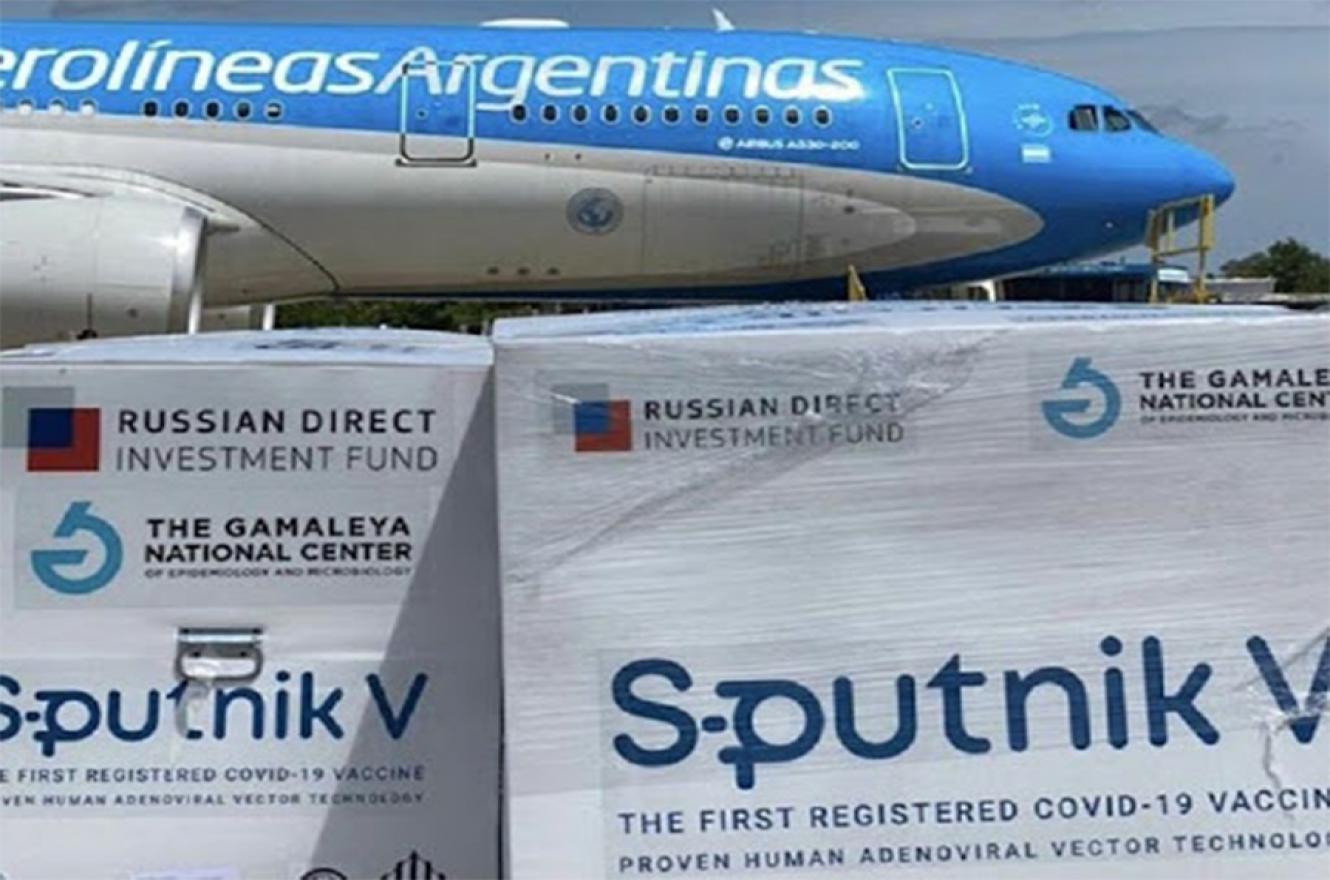 El Airbus 330-200 aterrizó en Ezeiza poco después de las 13, tras haber permanecido en tierras rusas desde el miércoles. Con las nuevas dosis, la Argentina suma más de 7 millones de vacunas recibidas.
