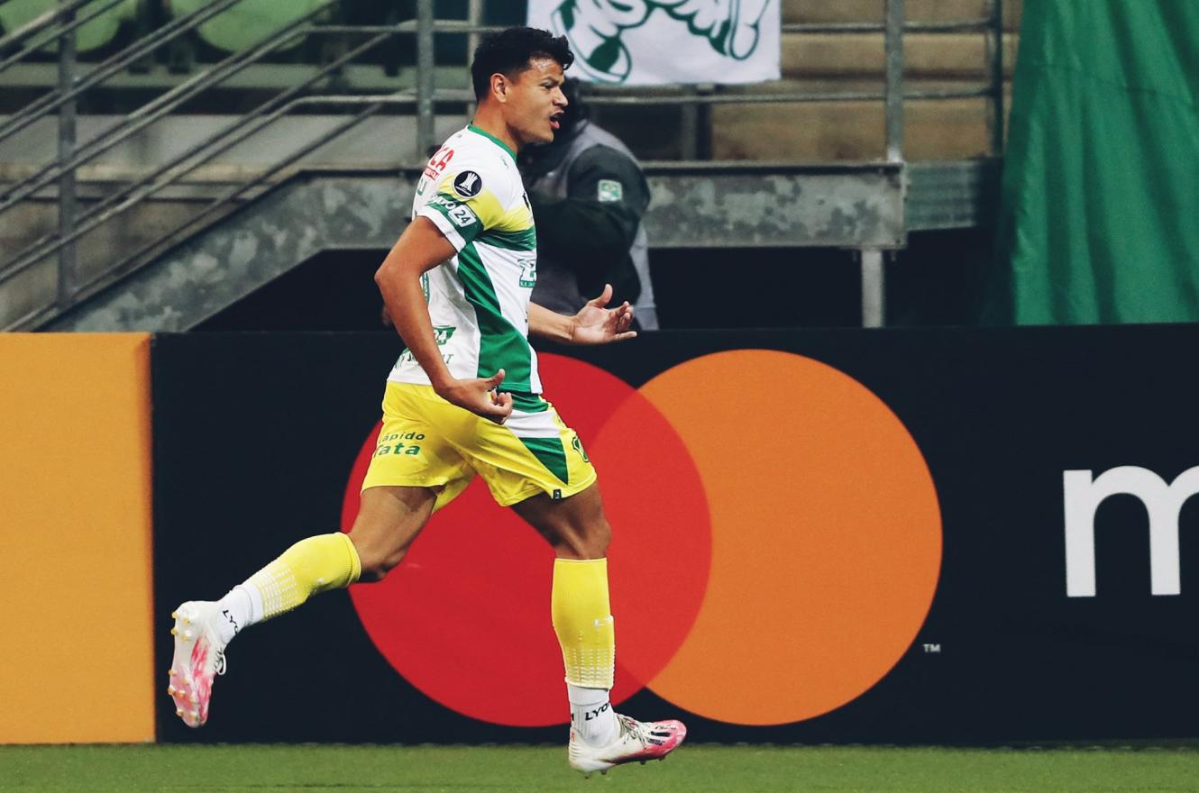 Defensa y Justicia venció a Palmeiras a puro gol, agónicamente y con doblete entrerriano