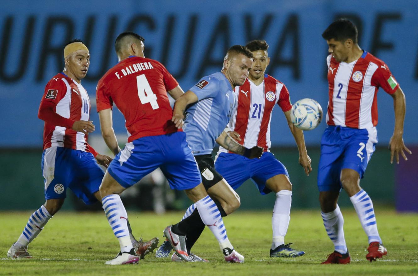 Fútbol: Uruguay y Paraguay empataron sin goles en Montevideo