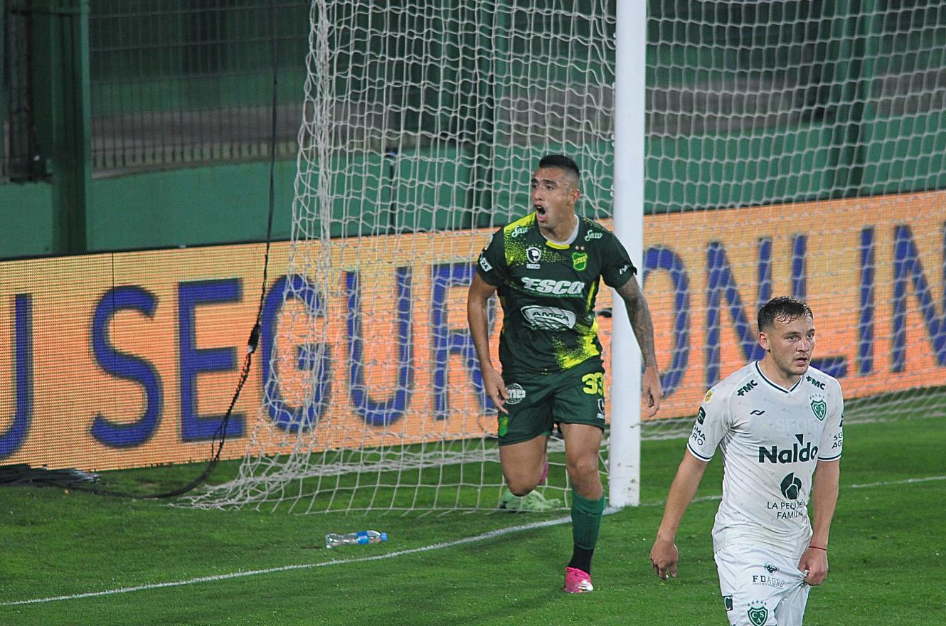 Defensa y Justicia le dio otro golpe a Sarmiento en un partido a puro gol