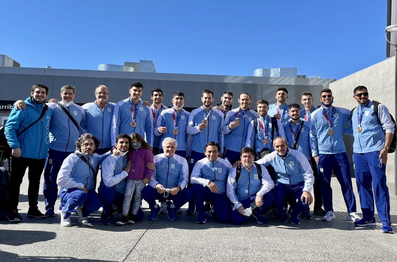 Vóley: los medallistas olímpicos volvieron a la Argentina