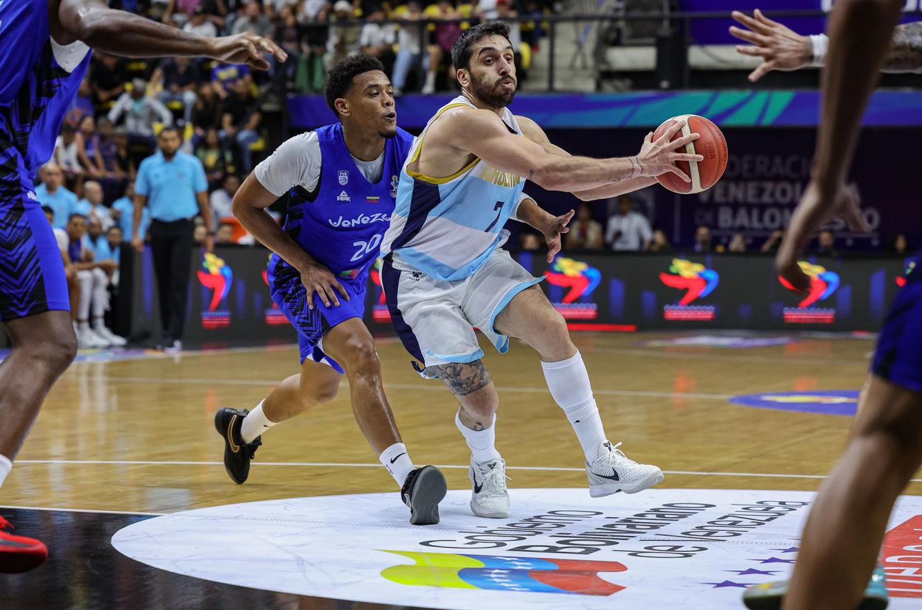 Básquet: Argentina cayó con Venezuela y ayudado por Colombia clasificó a la Americup