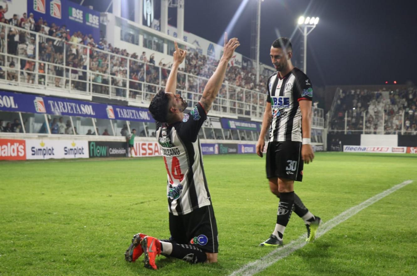 Fútbol: Central Córdoba venció a Godoy Cruz y tomó aire en Santiago del Estero