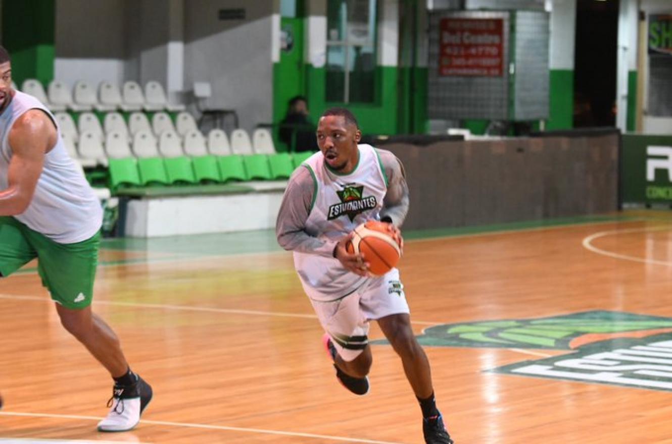 Tras dos partidos, Estudiantes de Concordia desvinculó a Maurice Jones