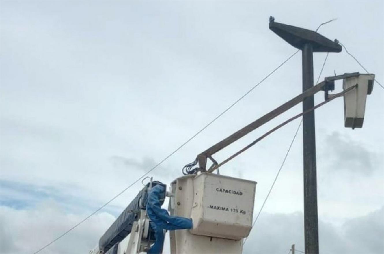 El empleado de Enersa Victoria estaba trabajando en una línea de alta tensión cuando se cayó desde una altura considerable.