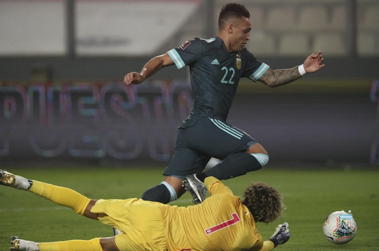 Argentina se hizo fuerte en Lima y cerró el año con un sólido triunfo ante Perú
