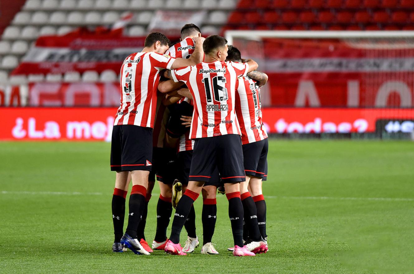 Estudiantes aprovechó el momento de San Lorenzo y también se subió a la punta