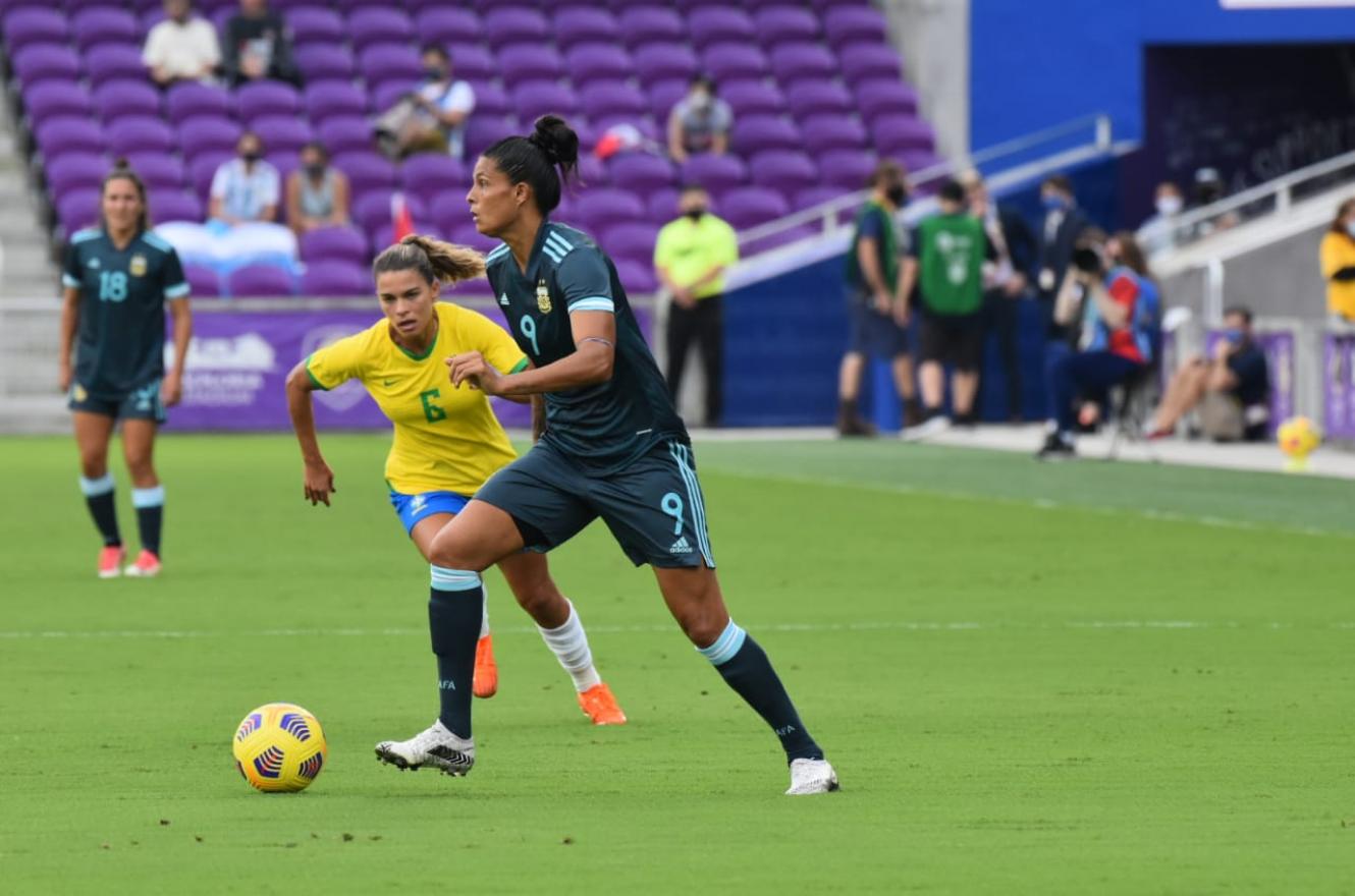 Fútbol: con presencia entrerriana, Argentina cayó en su debut en la She Believes Cup