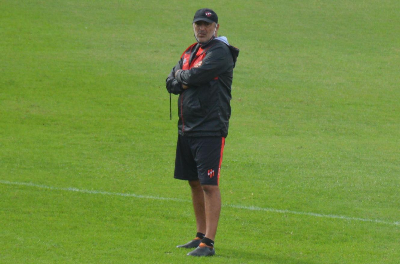Fútbol: dos cambios y una duda tiene el DT de Patronato para recibir a Sarmiento
