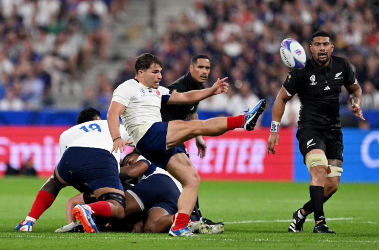 Francia sorprendió a Nueva Zelanda en el partido inaugural del Mundial de Rugby