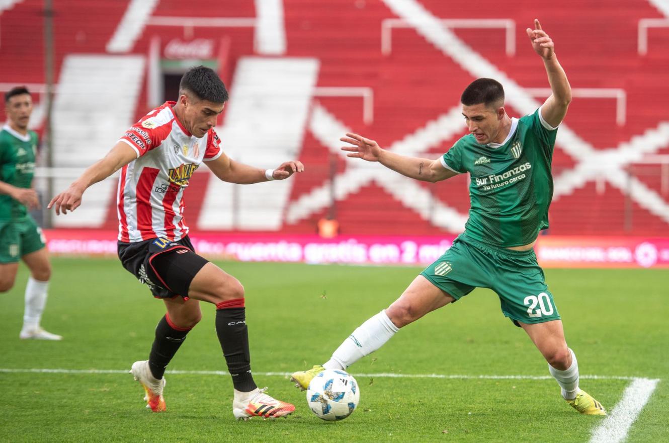 Fútbol: Barracas Central venció a Banfield y lo complicó en la tabla general