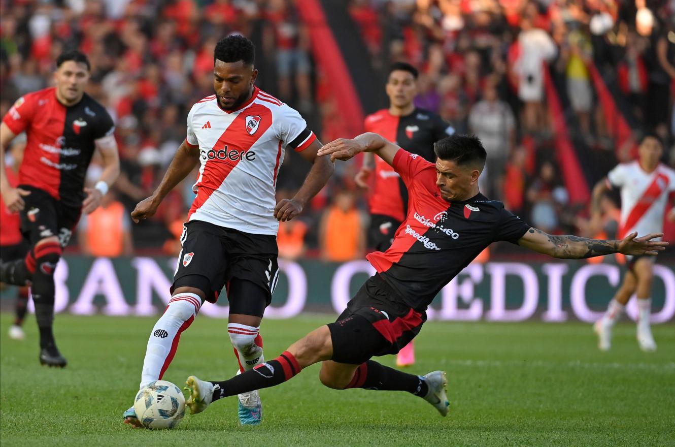 River no pudo aprovechar el hombre de más y empató con Colón en Santa Fe