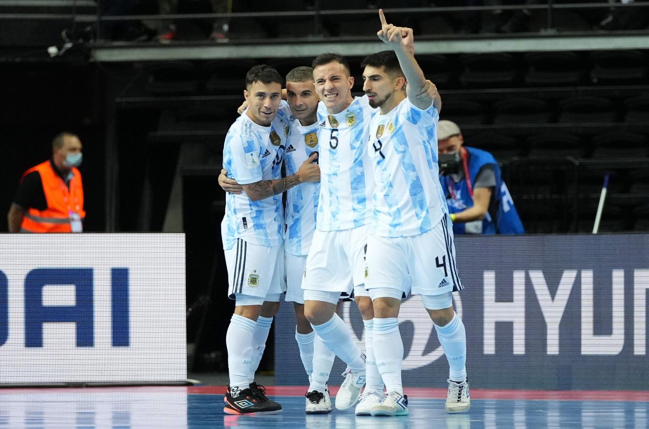 Futsal: Argentina logró un histórico triunfo ante Brasil y buscará el bicampeonato mundial