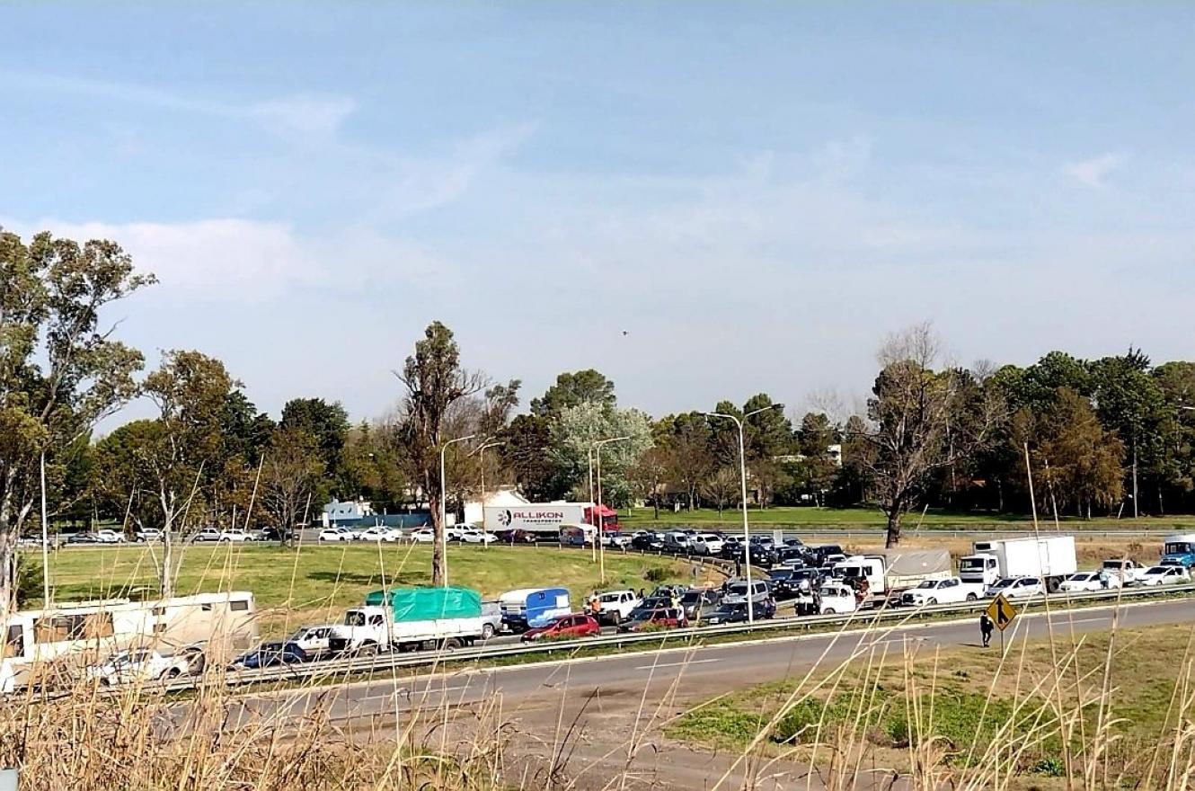 TC: quejas por largas colas y demoras en las cercanías al autódromo de Paraná