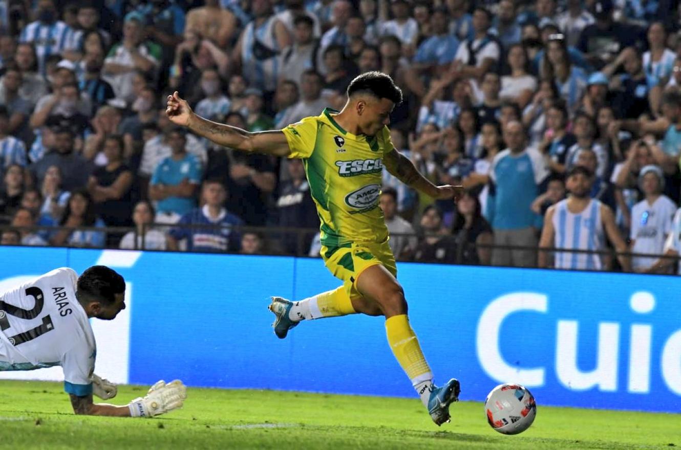 El “Halcón” voló más alto que Racing y le ganó con gol entrerriano en Avellaneda