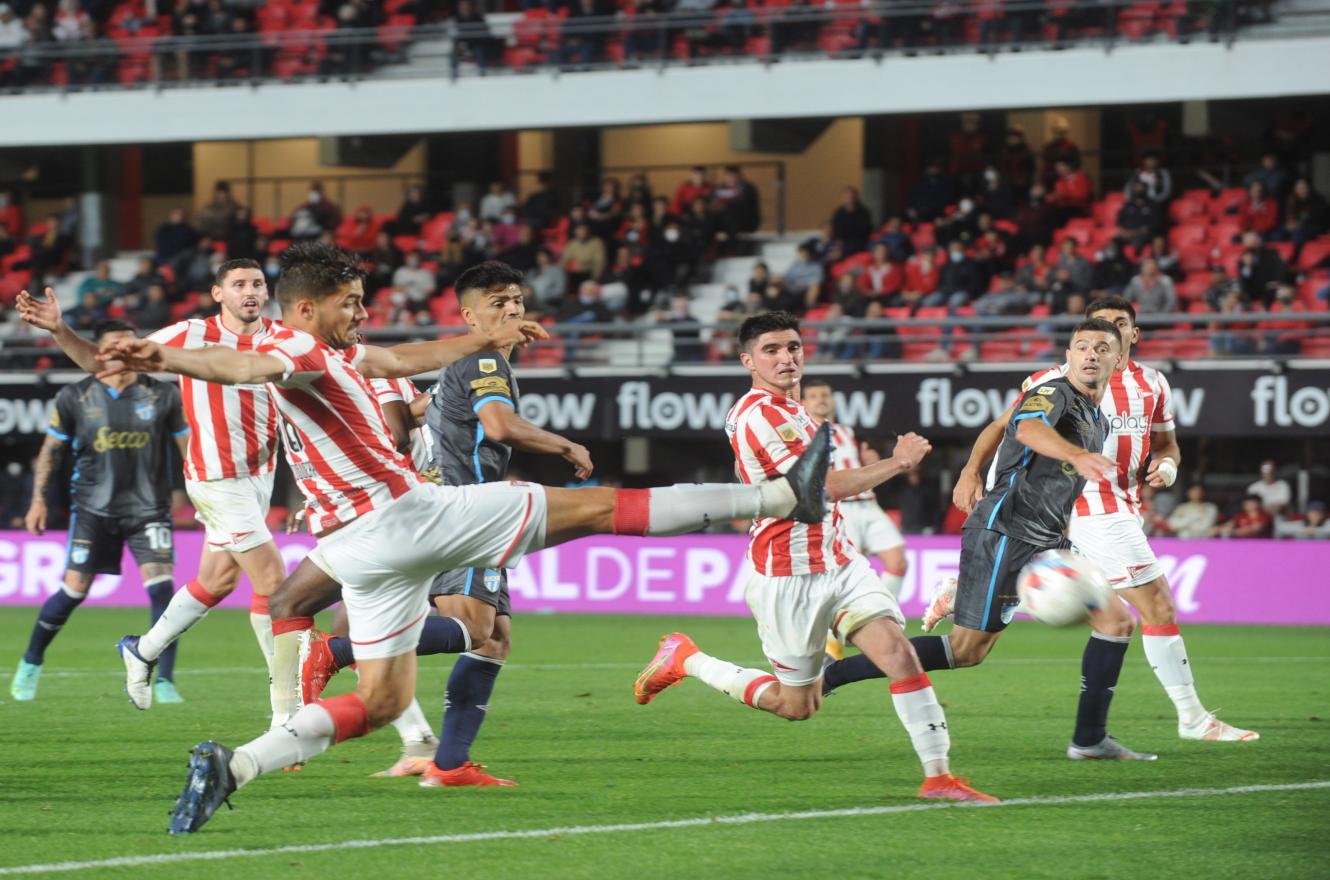 Estudiantes le empató en el final a Atlético Tucumán, el próximo rival de Patronato 