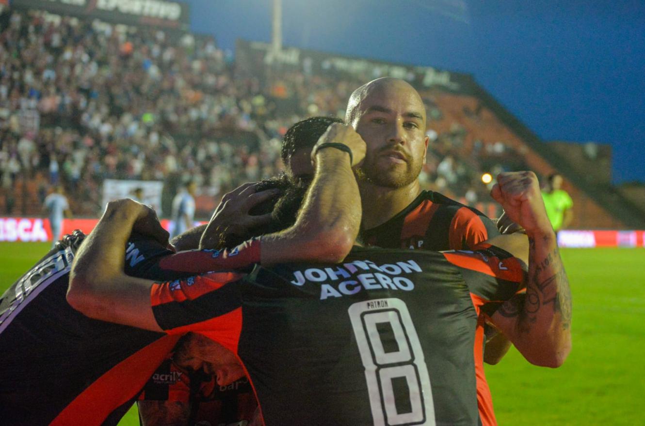 Fútbol: Patronato venció al último campeón y dejó atrás 12 fechas de sinsabores