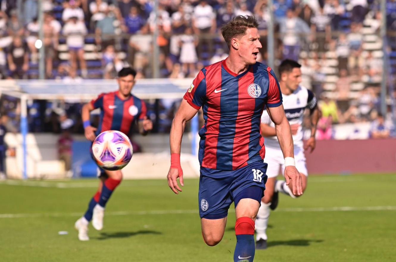 San Lorenzo ganó en el Bosque con un gol de chilena y alejó a Gimnasia de la pelea