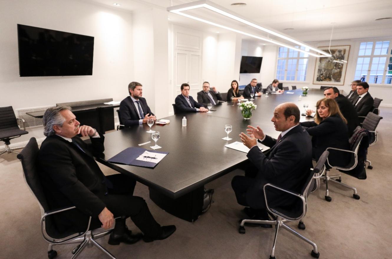 Fernández con empresarios de turismo