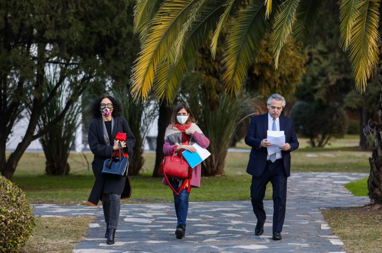 Fernández con Todesca y Raverta 