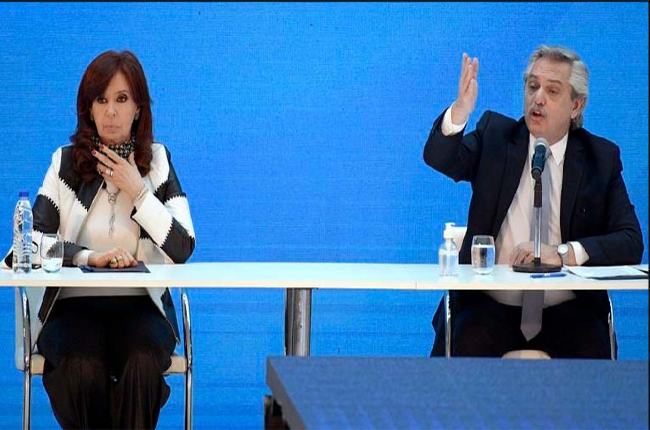 Alberto con Cristina en conferencia de prensa