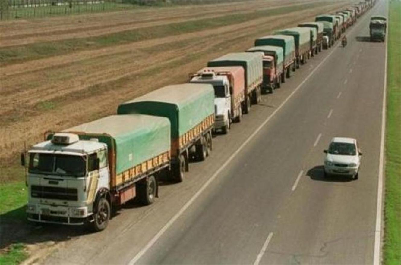 La FETAC convocó a un paro por tiempo indeterminado para el lunes 22 que afectará al transporte de cereales y oleaginosas.