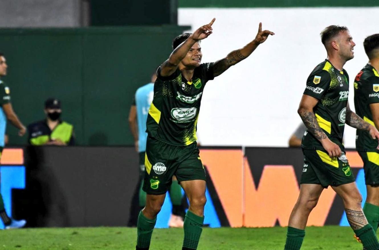 Con nueve hombres y un gol del entrerriano Walter Bou, Defensa y Justicia venció a Lanús | Análisis